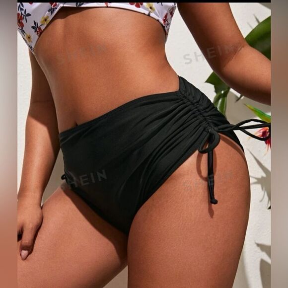 SHEIN Swim Curve Summer Beach Plus
Drawstring Ruched Side Bikini Bottom - Picture 2 of 8